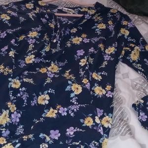 3/4 leg length ruffled sleeve sheer blouse